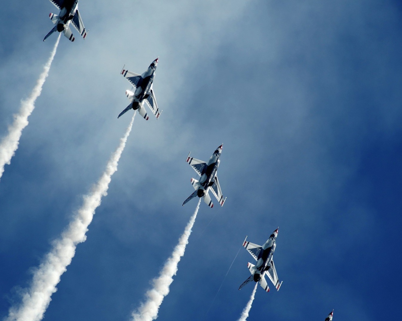 Самолеты взлетают вертикально вверх