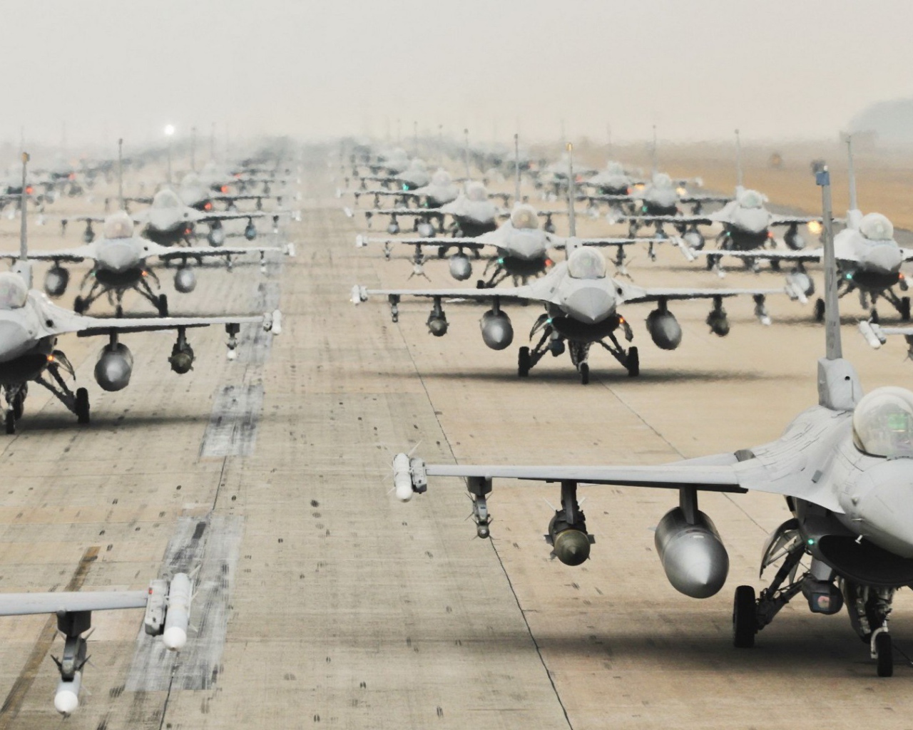 Отряды истребителей на аэродроме