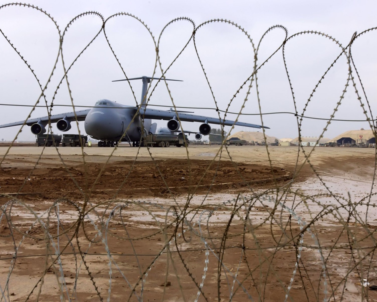 Авиабаза за колючей проволокой