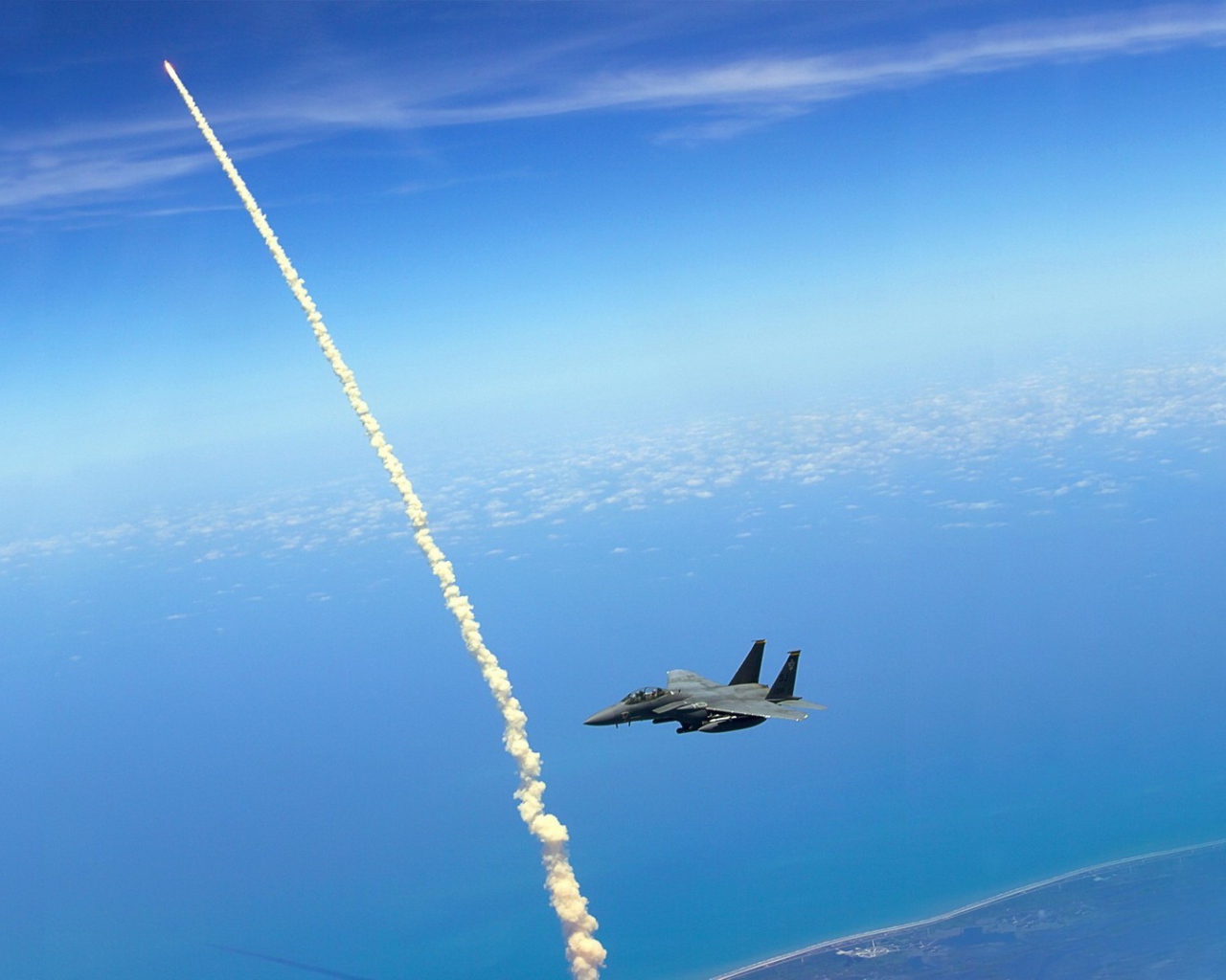 Ракета промахнулась мимо военного самолета