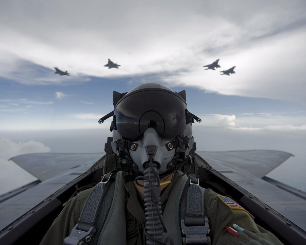 Пилот военного самолета