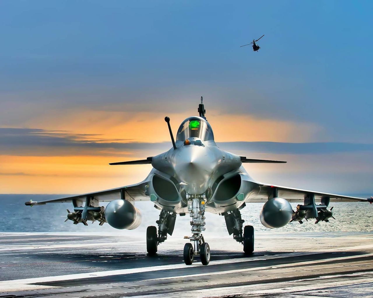 Самолет на авианосце