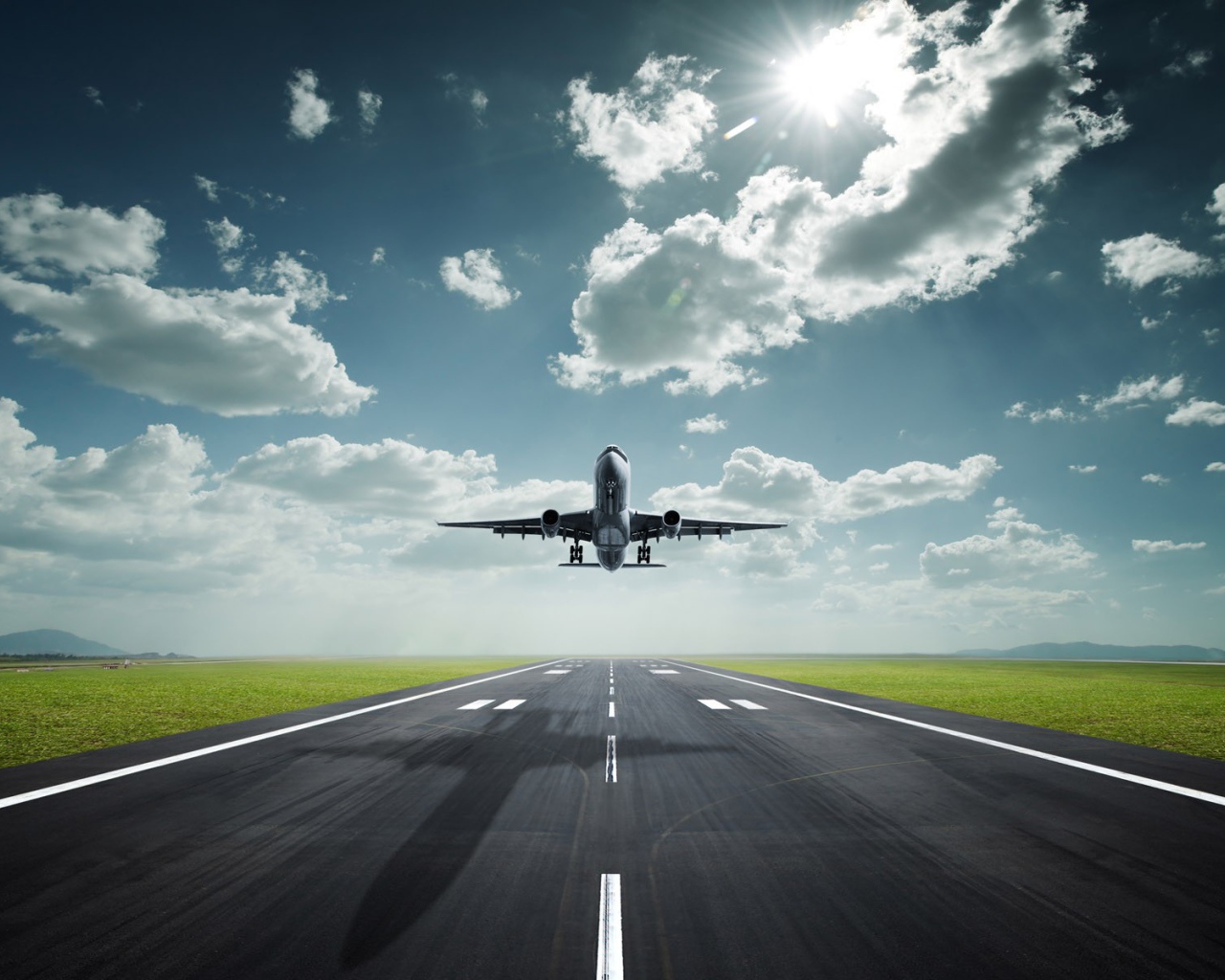 Самолет взмыл к небу