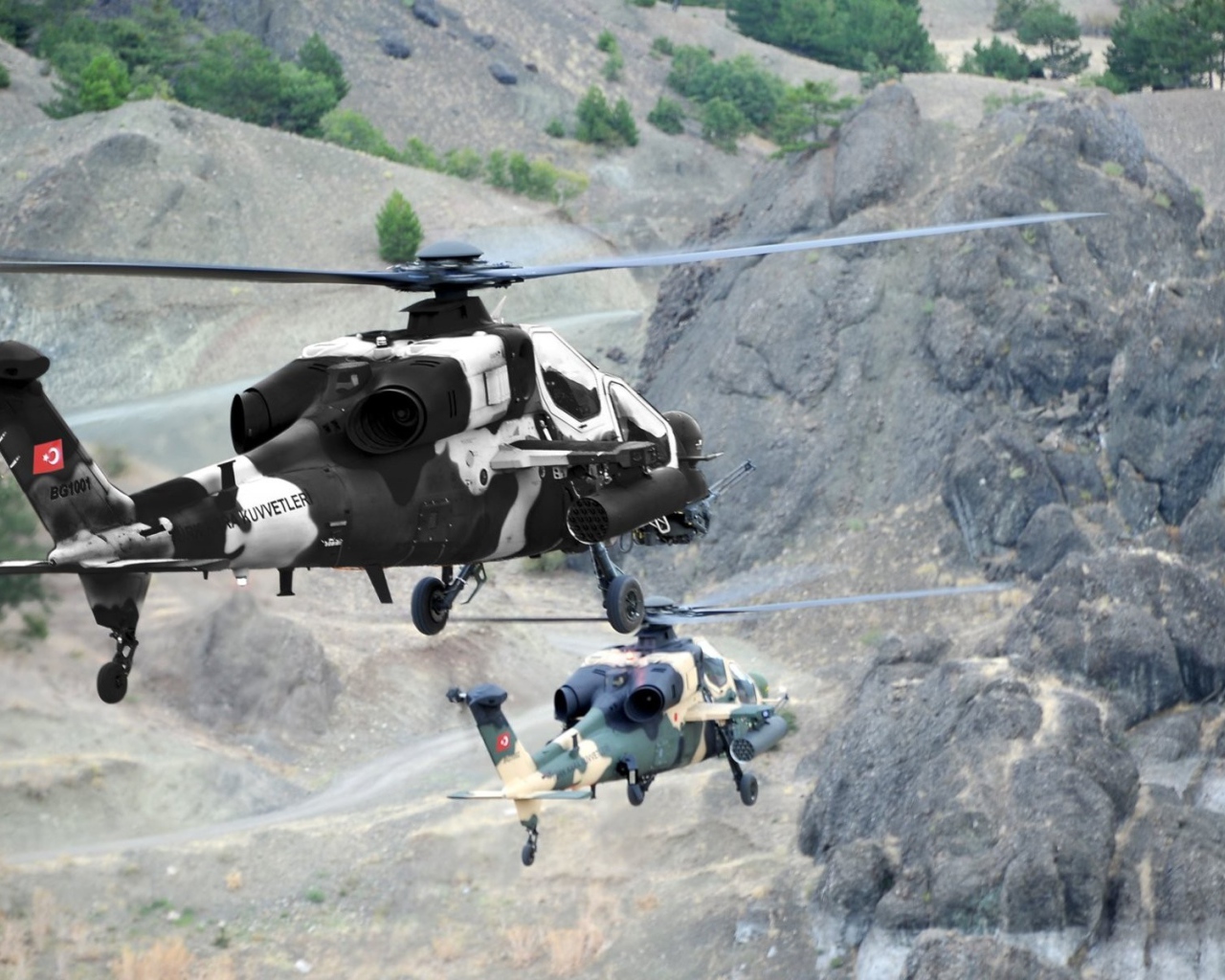 Вертолеты ВВС Турции в горах
