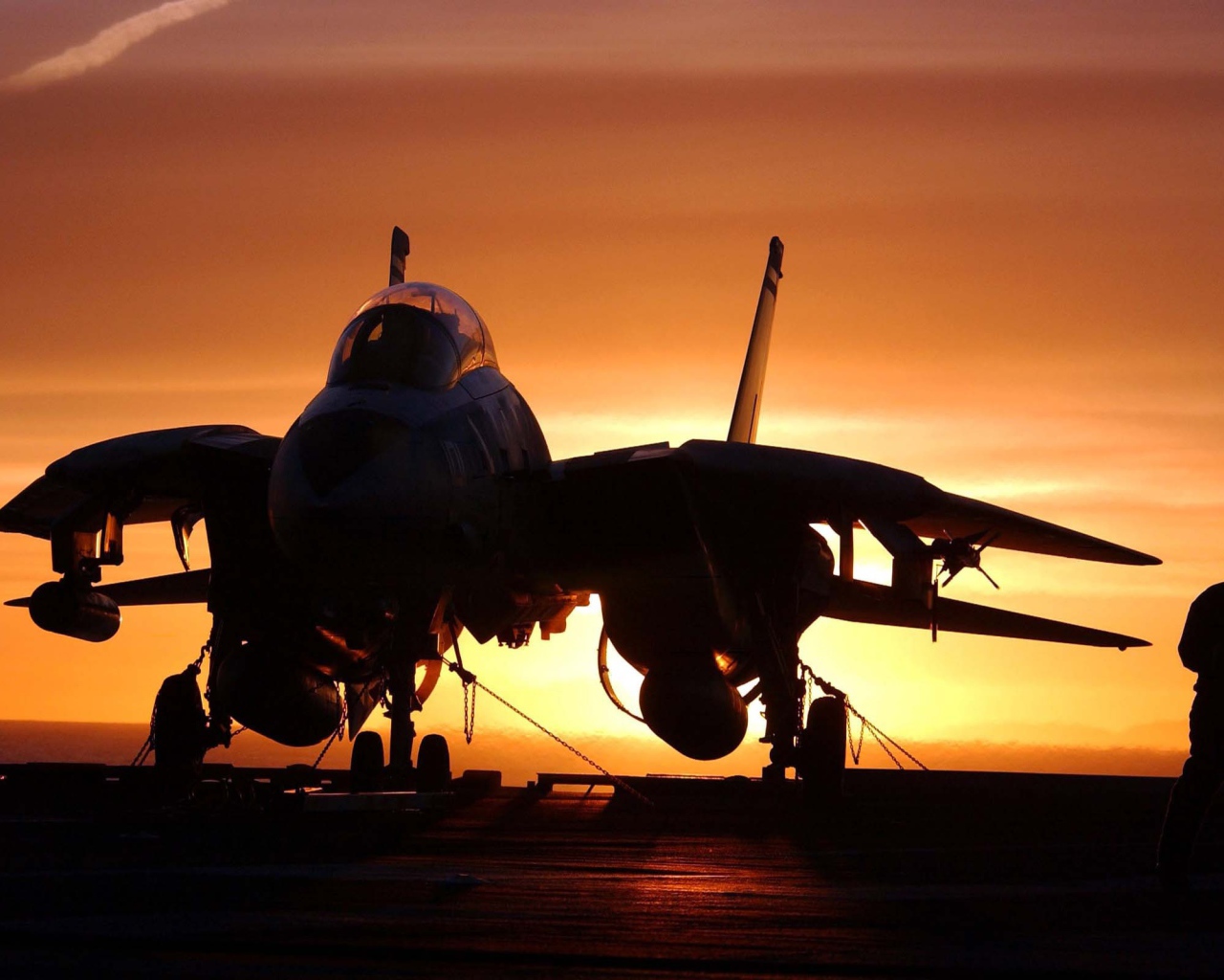 Силуэт самолета на закате