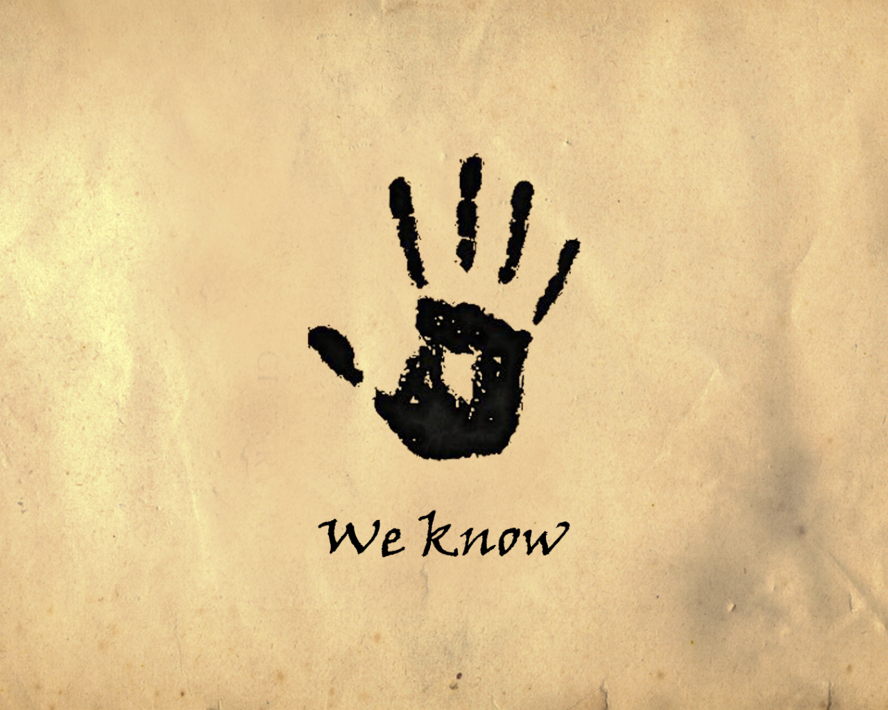 Черный отпечаток ладони на светлом фоне