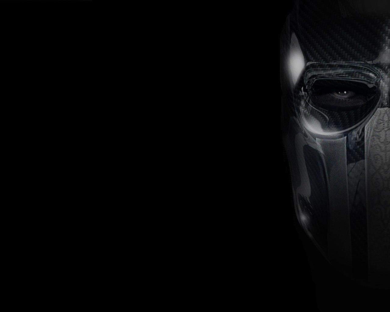 Черная маска, черный фон