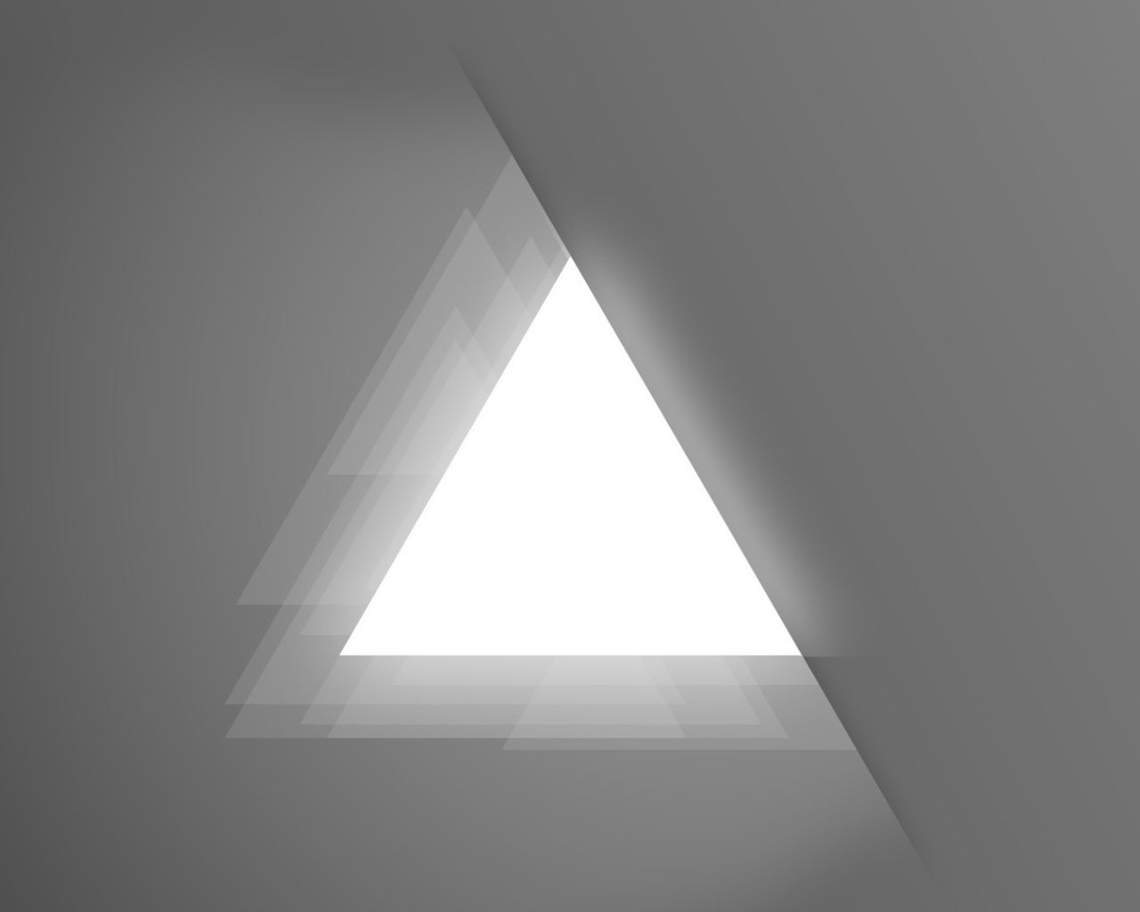 Светлый треугольник, серый фон