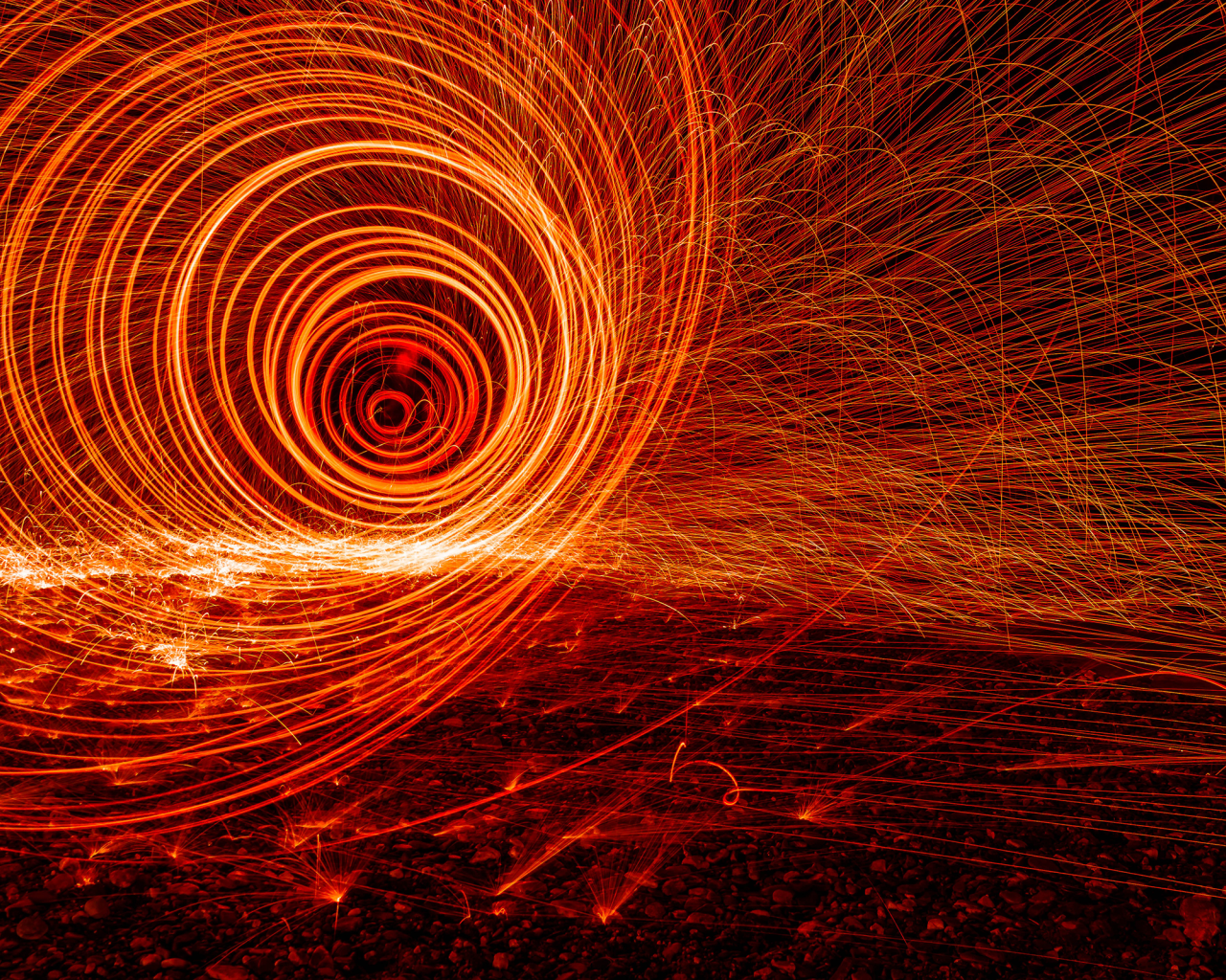 Огненная спираль, фон