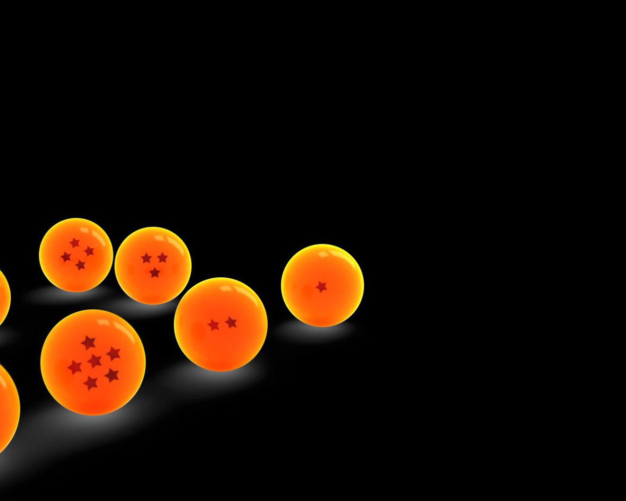 Оранжевые шары на черном фоне