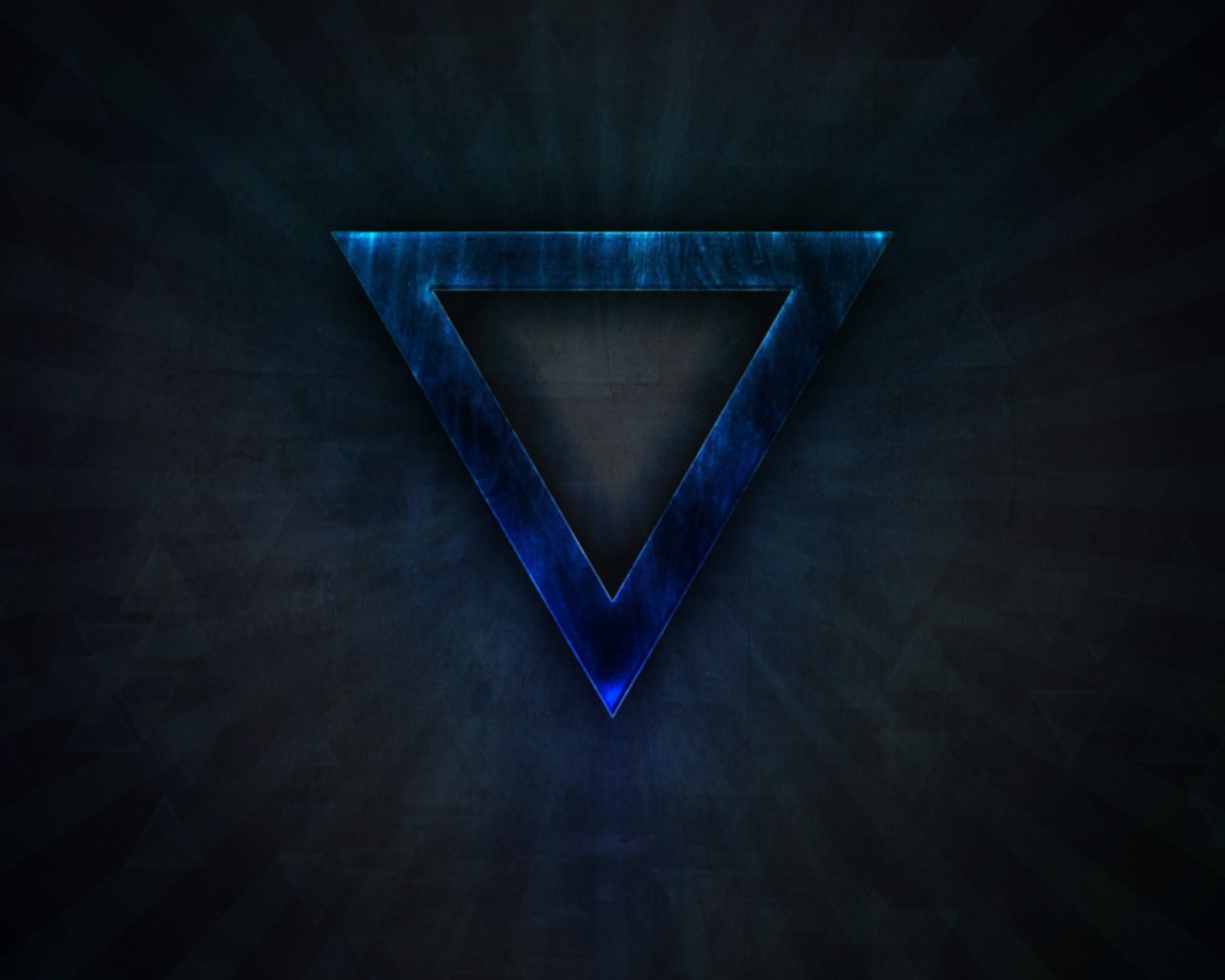 Синий треугольник на черном фоне
