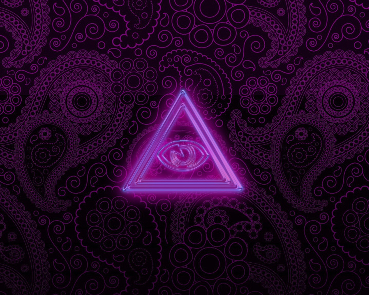 Треугольник на фиолетовом фоне