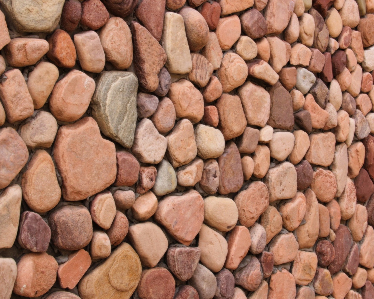 Стена их гладких камней