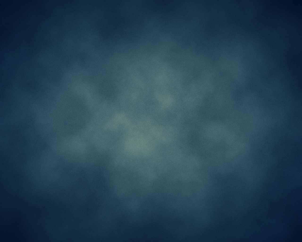 Белая дымка на голубом фоне