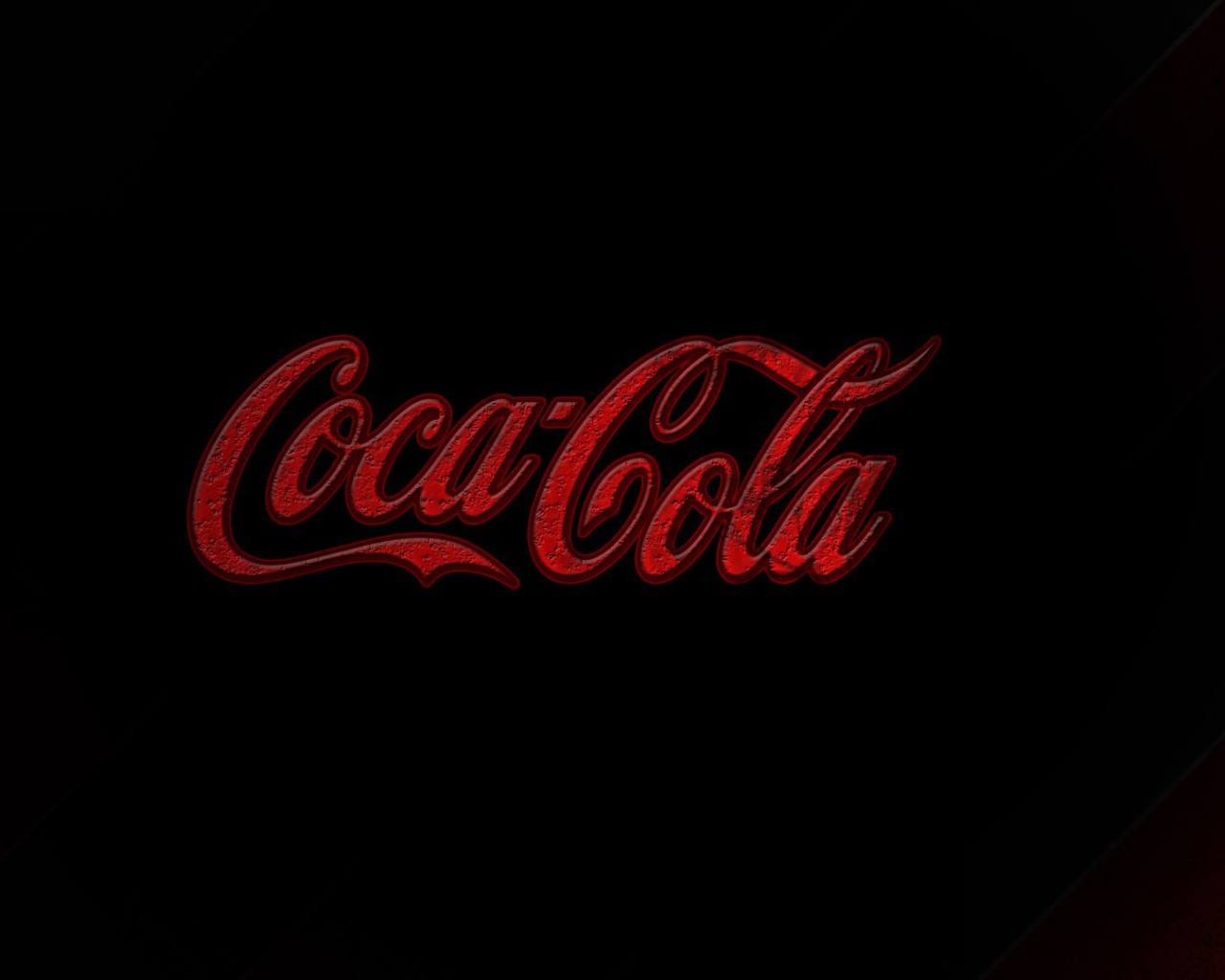 Напиток Кока-Кола, черный фон