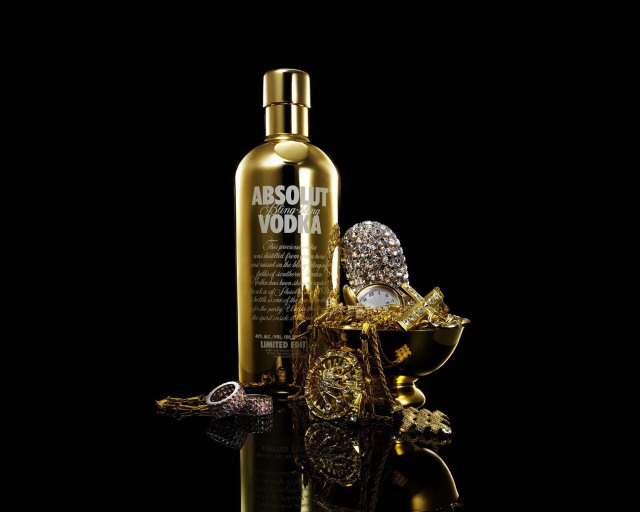 Золотая бутылка водки Absolut