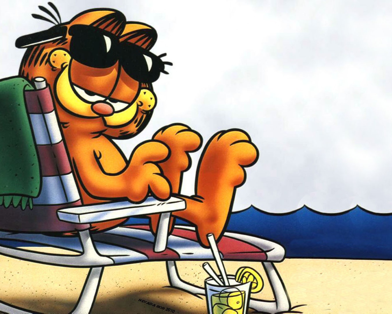 Гарфилд загорает на пляже