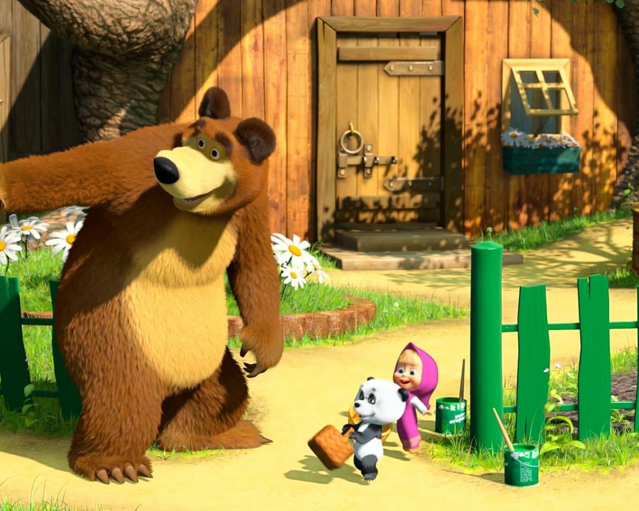 Маша и медведь у дома