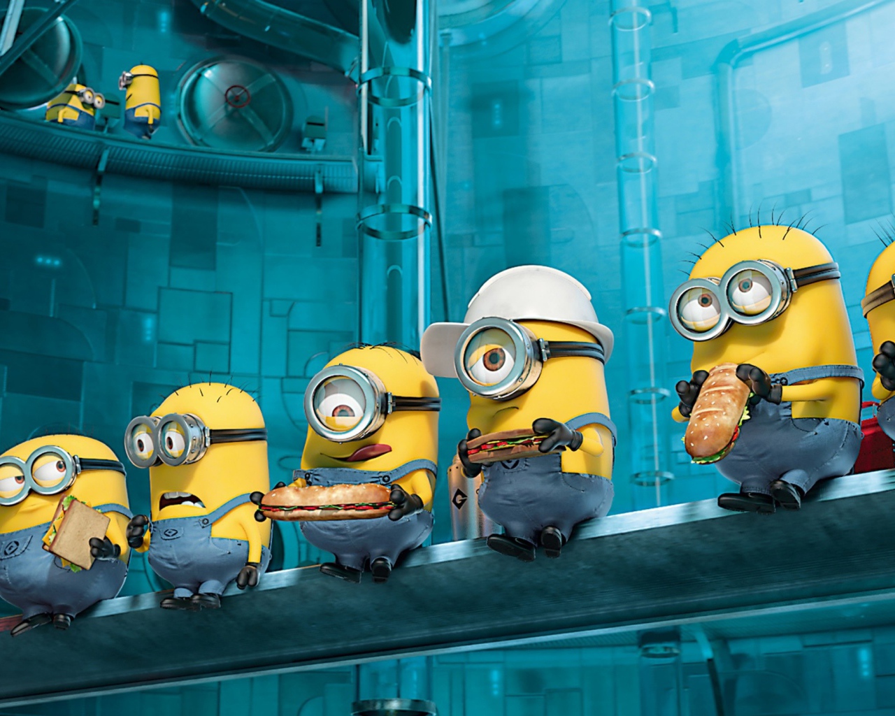 Миньоны обедают на стройке