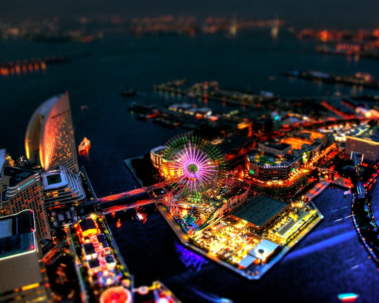 Парк развлечений среди воды в Японии