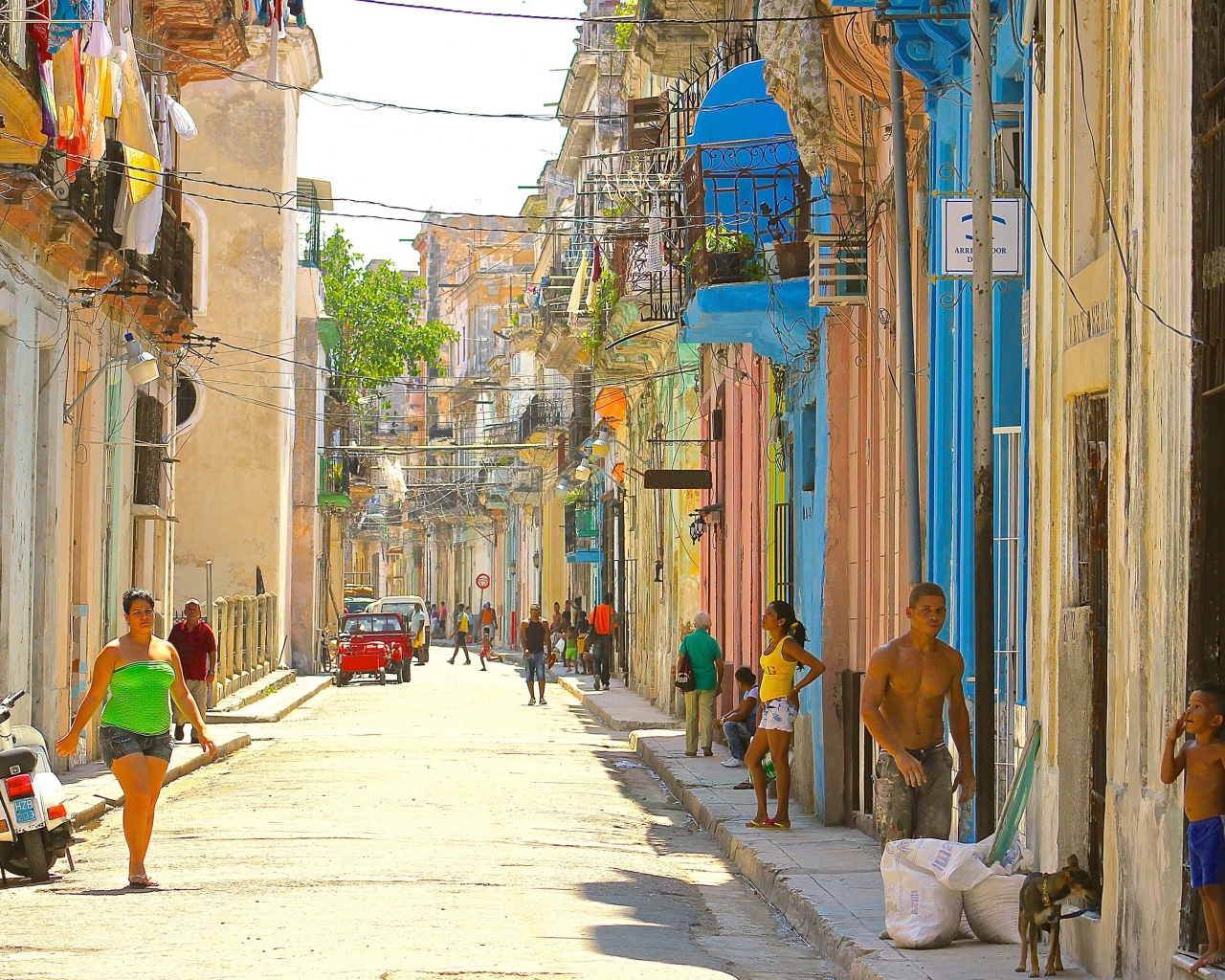 Старинные дома на улице в Гаване