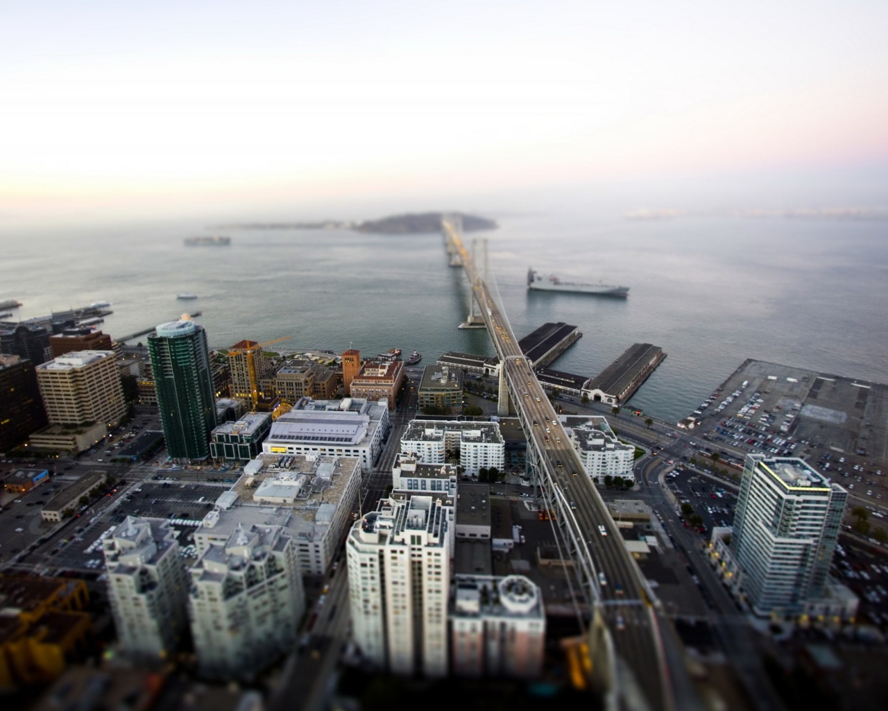 Мост к островной части города