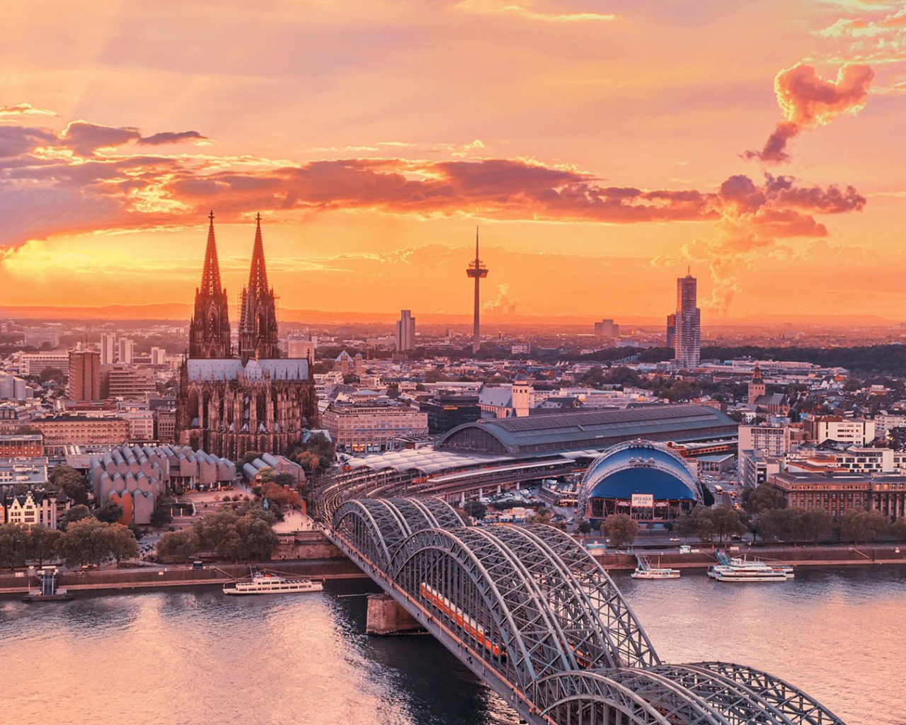 Мосты в городе на закате, Германия