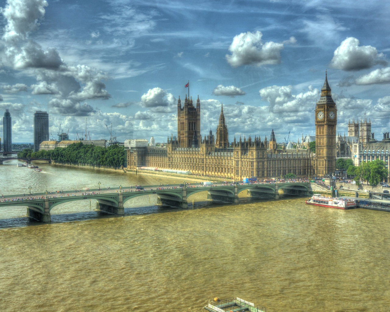 Коричневая вода в Темзе, Лондон