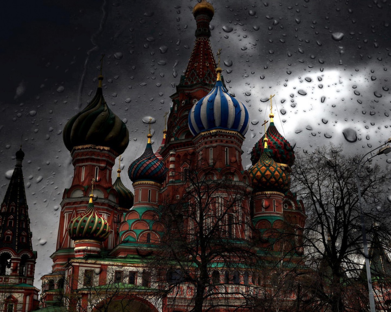 Собор на Красной площади во время дождя, Москва