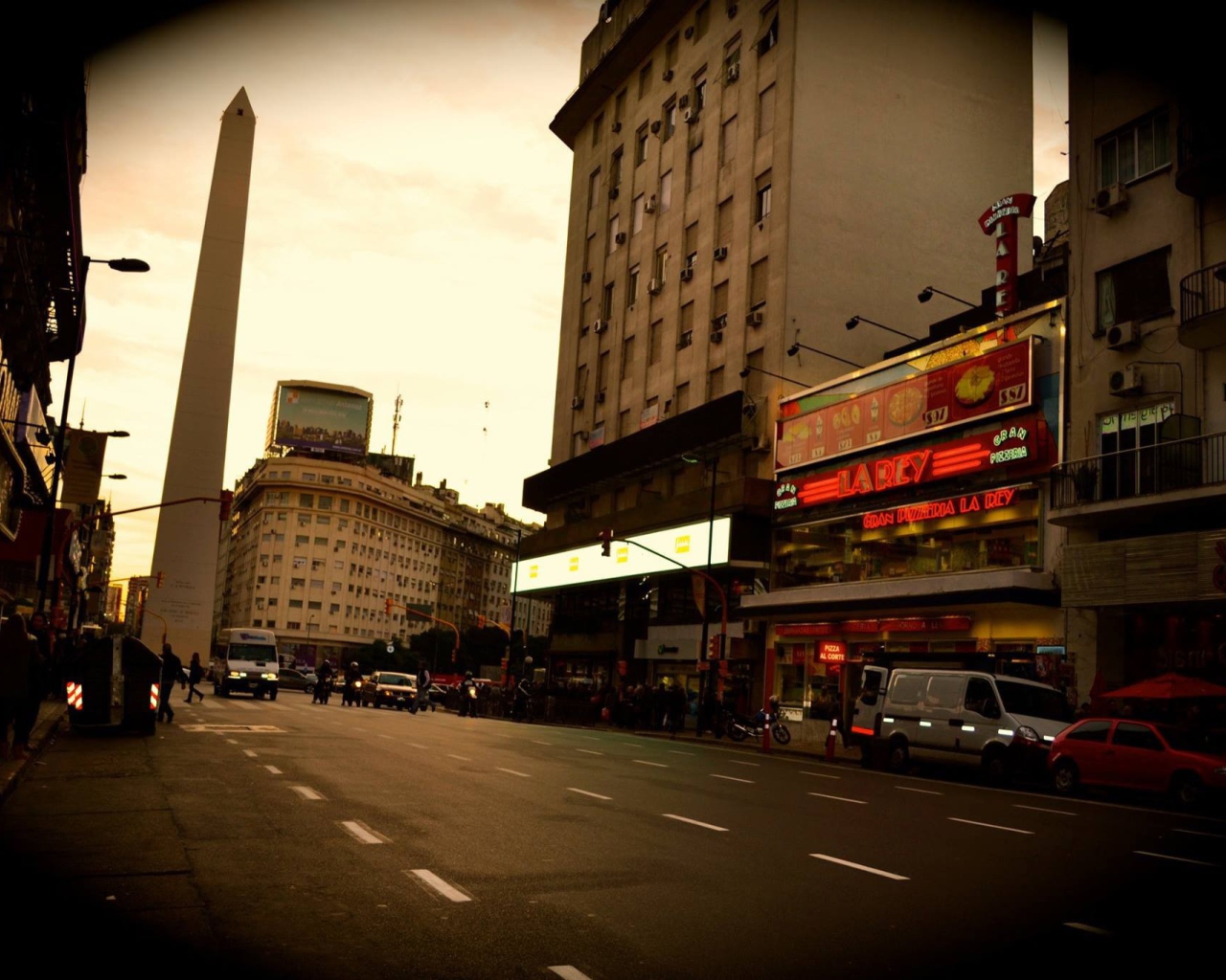 Городская улица Буэнос-Айреса