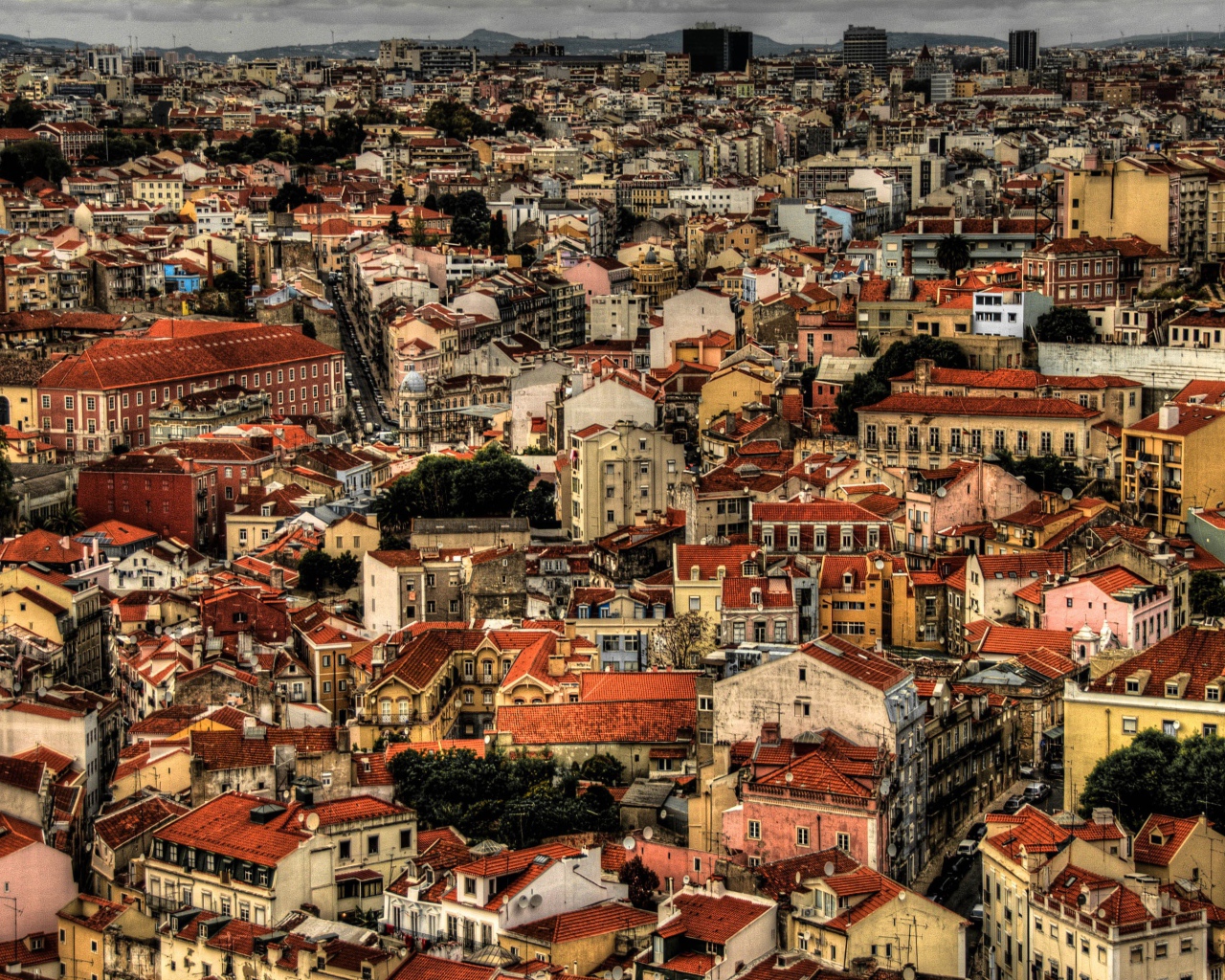 Плотная застройка в старинном городе