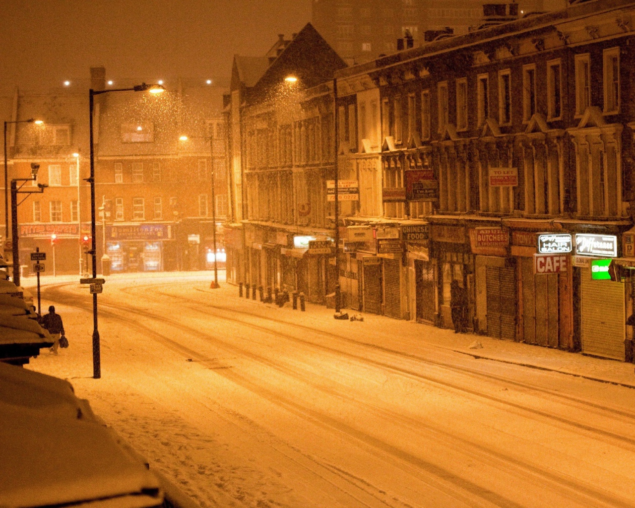 Пустынная зимняя улица в американском городе