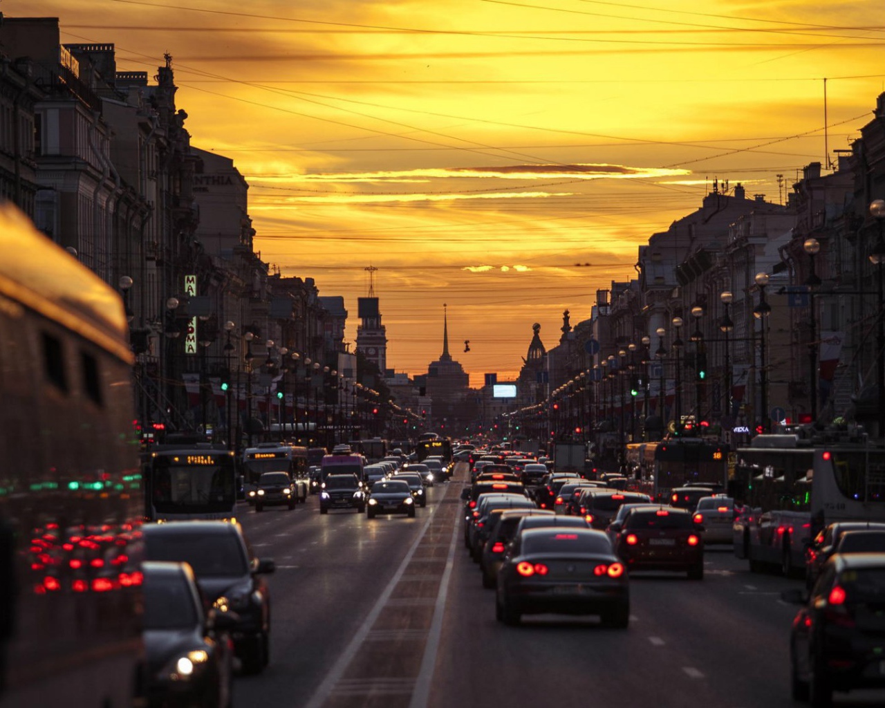 Вечерняя улица в Санкт Петербурге