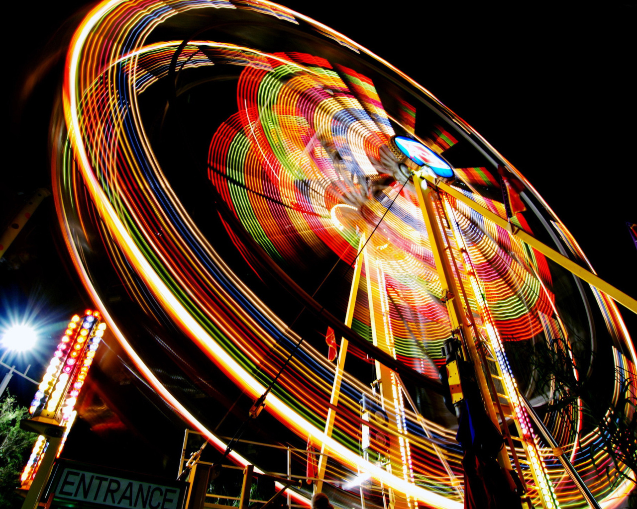 Колесо обозрения ночью
