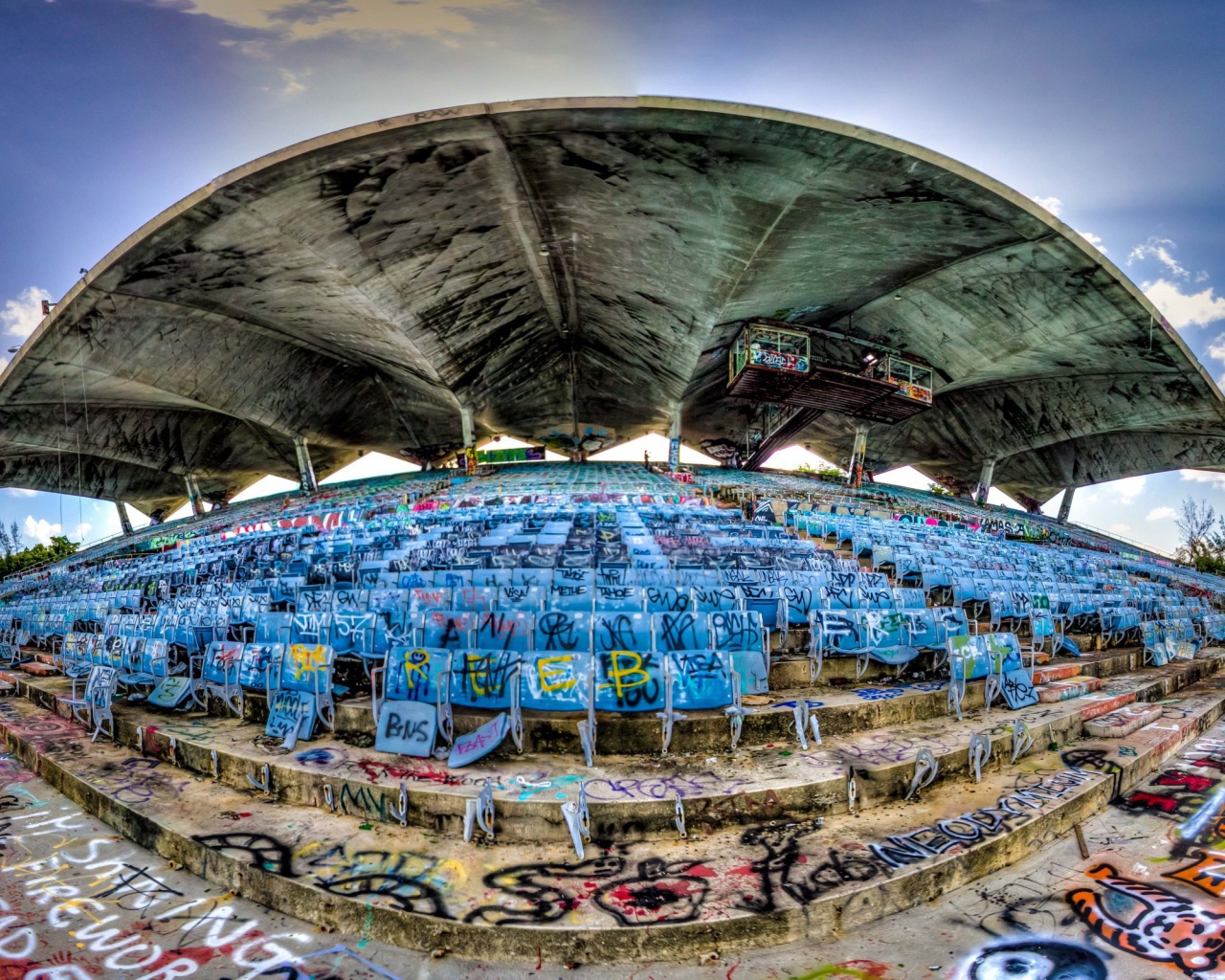 Граффити на городском стадионе