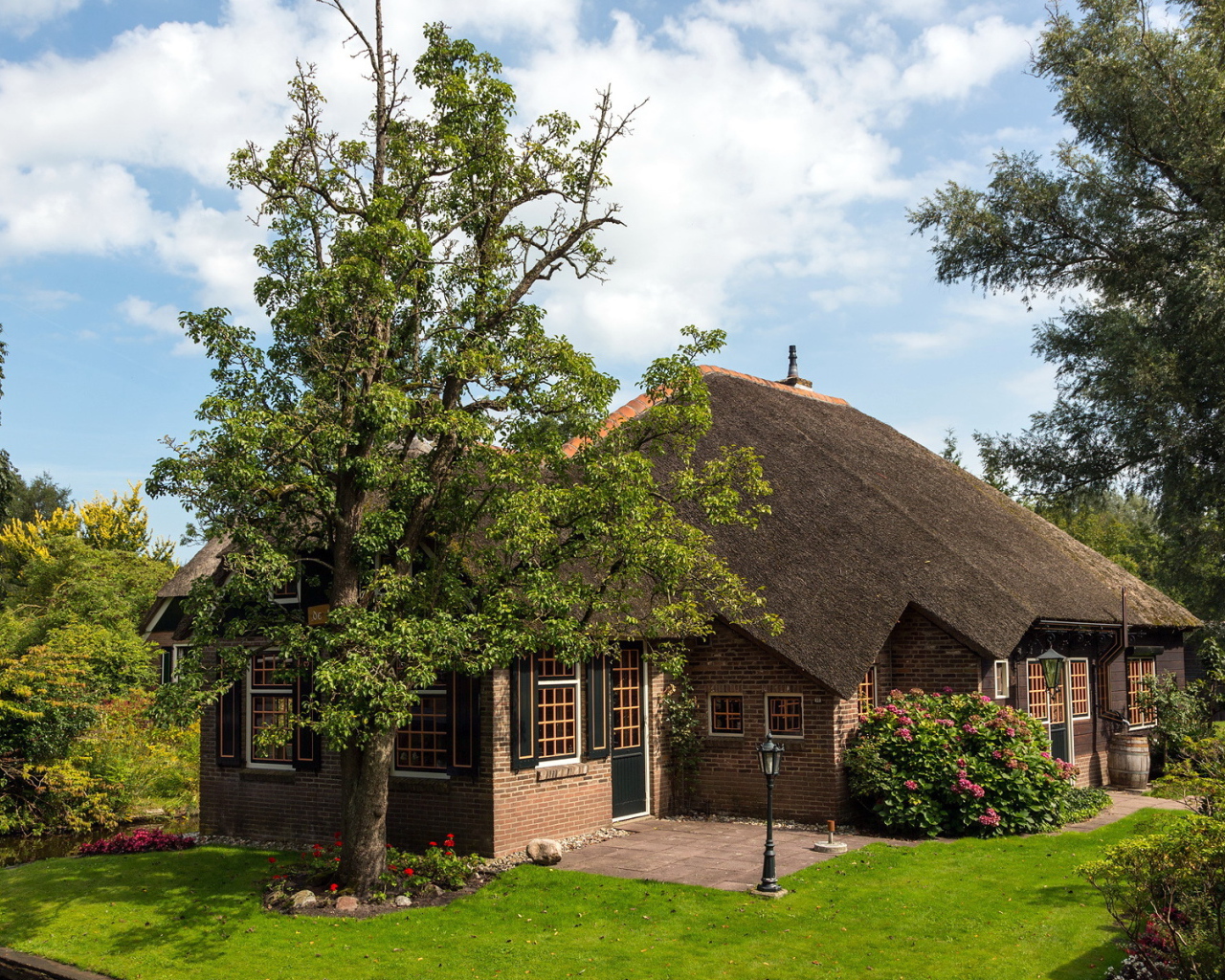 Дом с садом