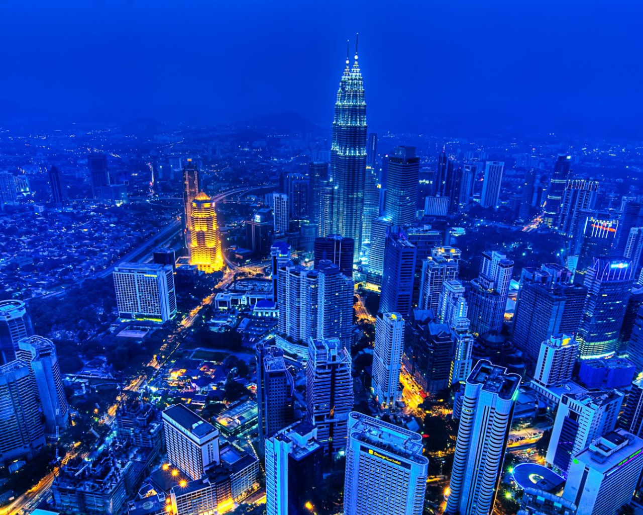 Куала-Лумпур в синей дымке, Малайзия