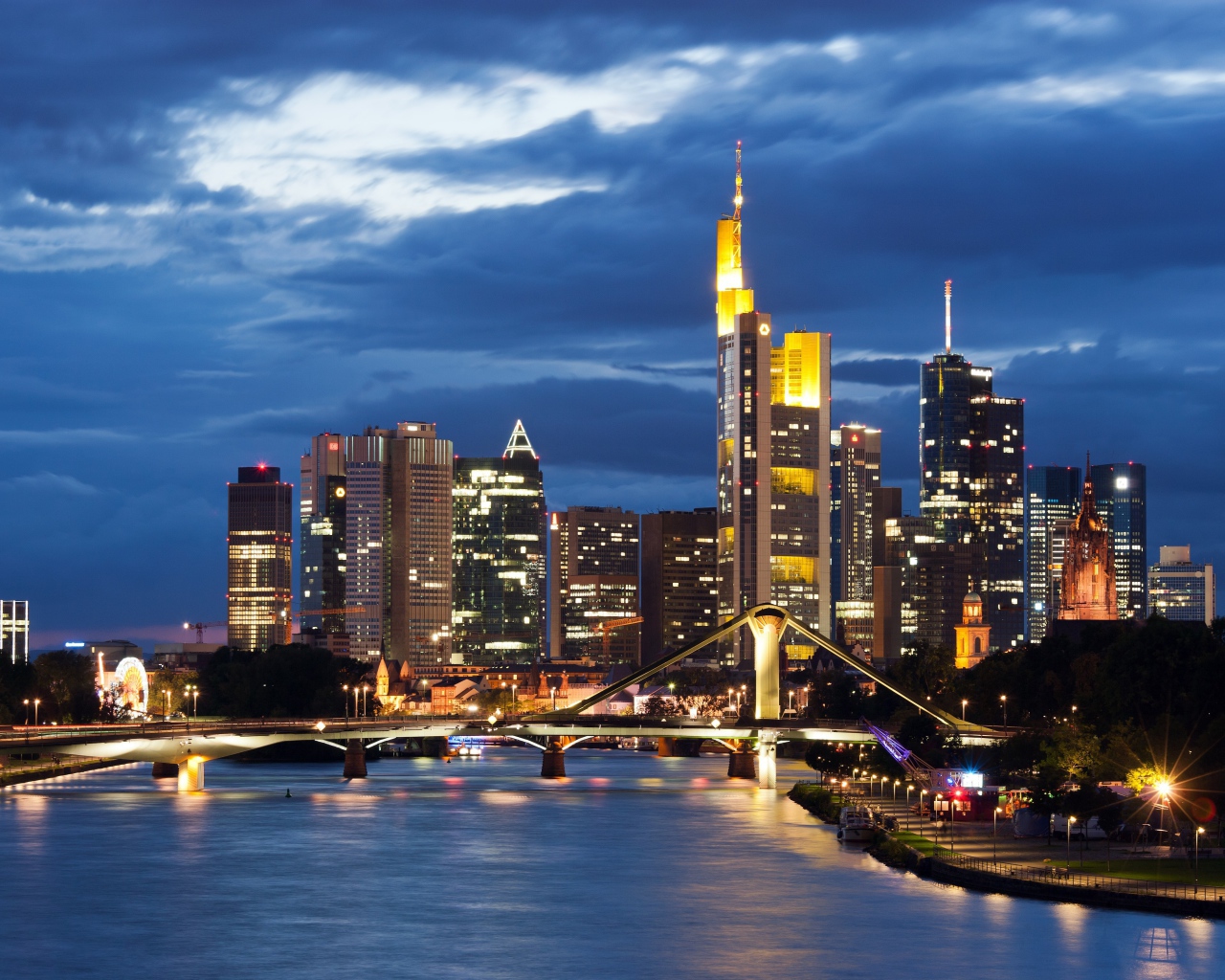 Ночной город Франкфурт