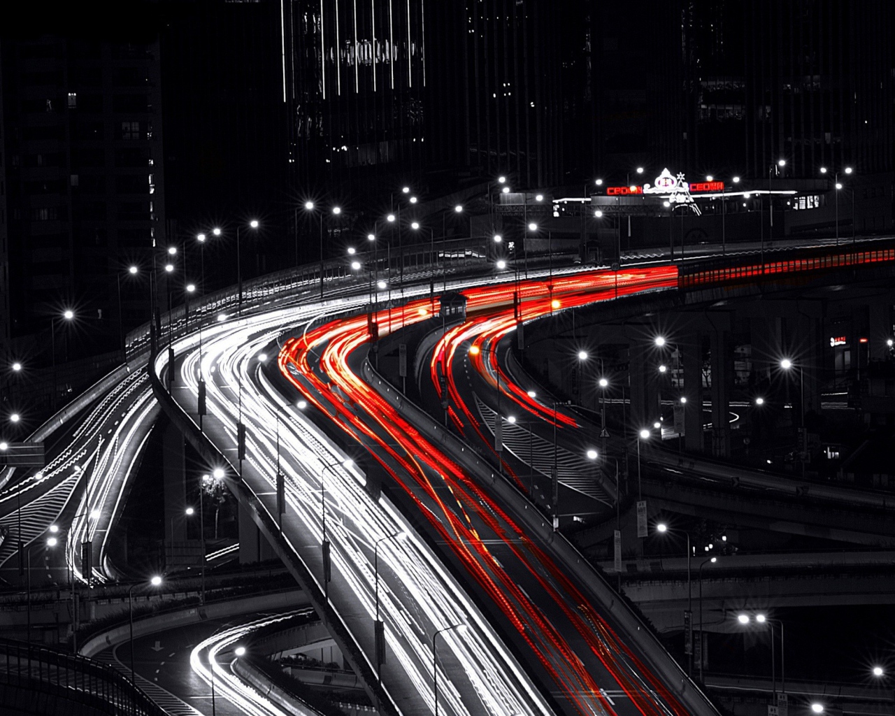 Ночное движение на мосту