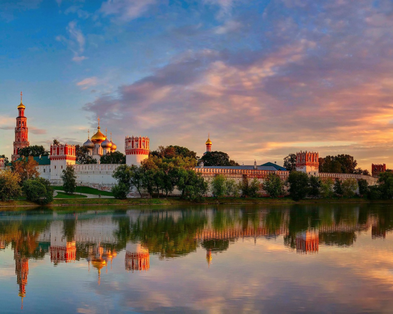 Новодевичий монастырь в Москве
