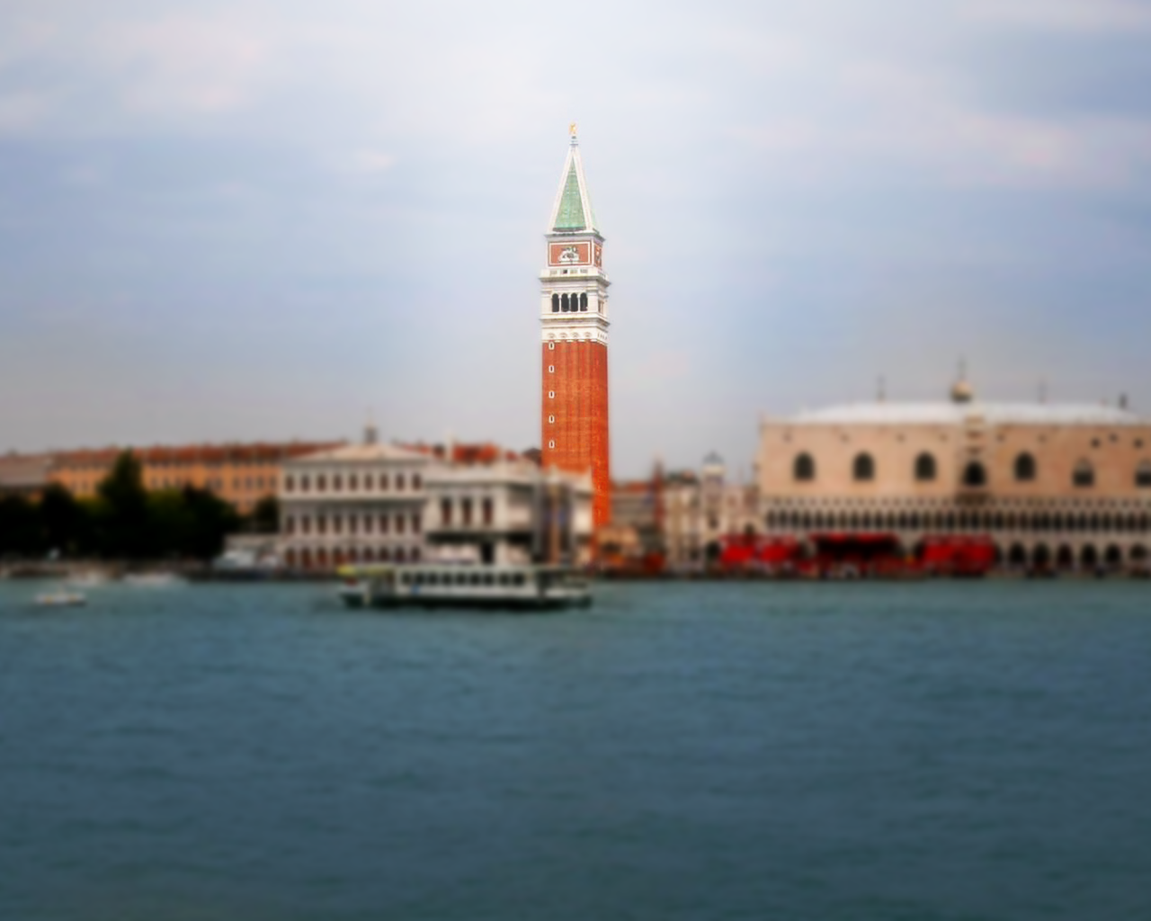 Оранжевая башня в Венеции