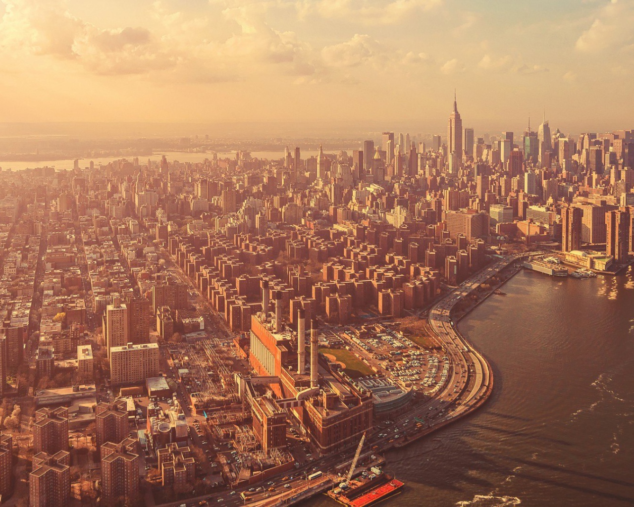 Панорама огромного города Нью-Йорк