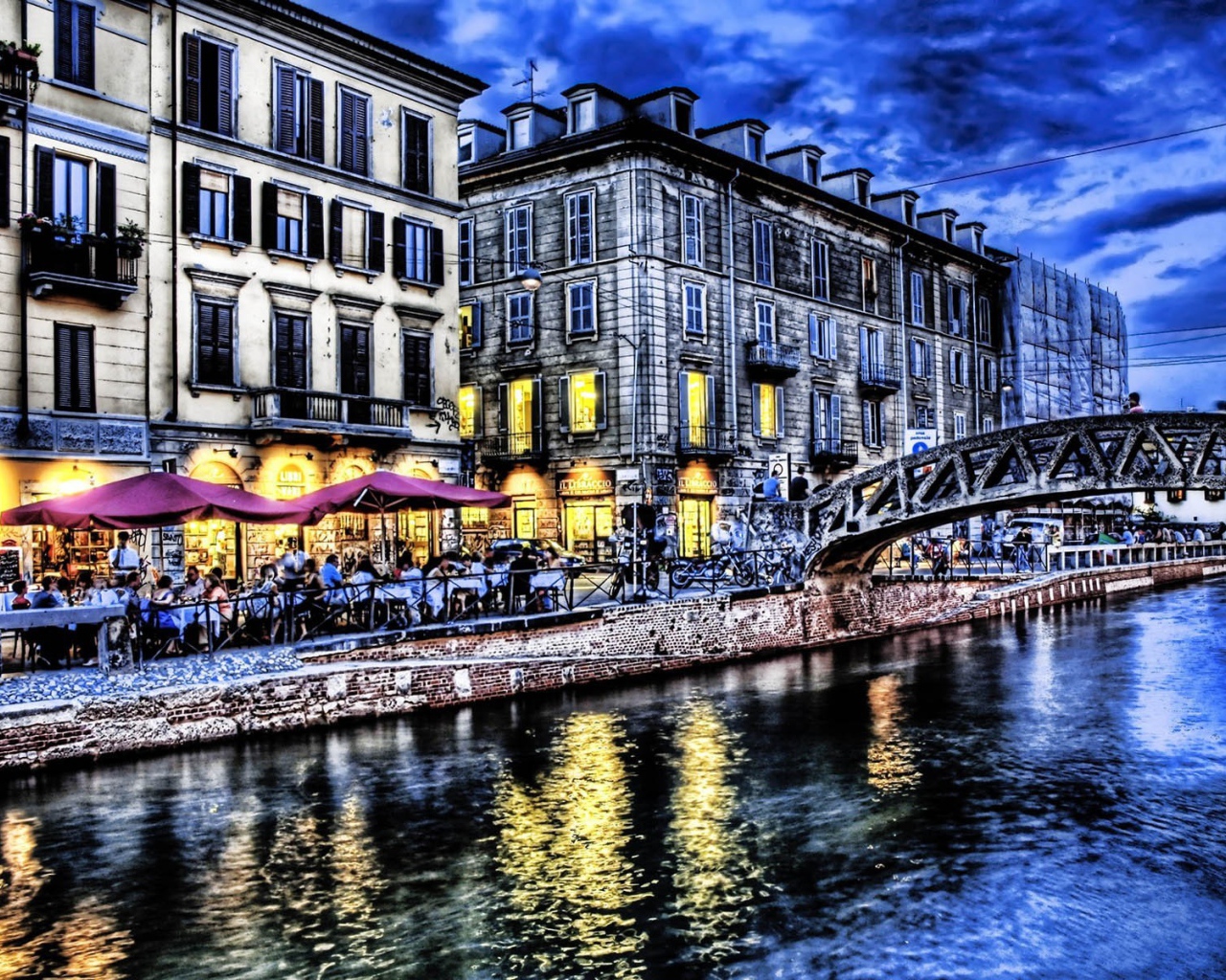 Набережная в старинном городе, фото HDR