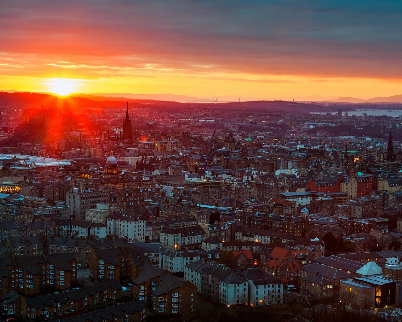 Закат в городе Эдинбург, Шотландия