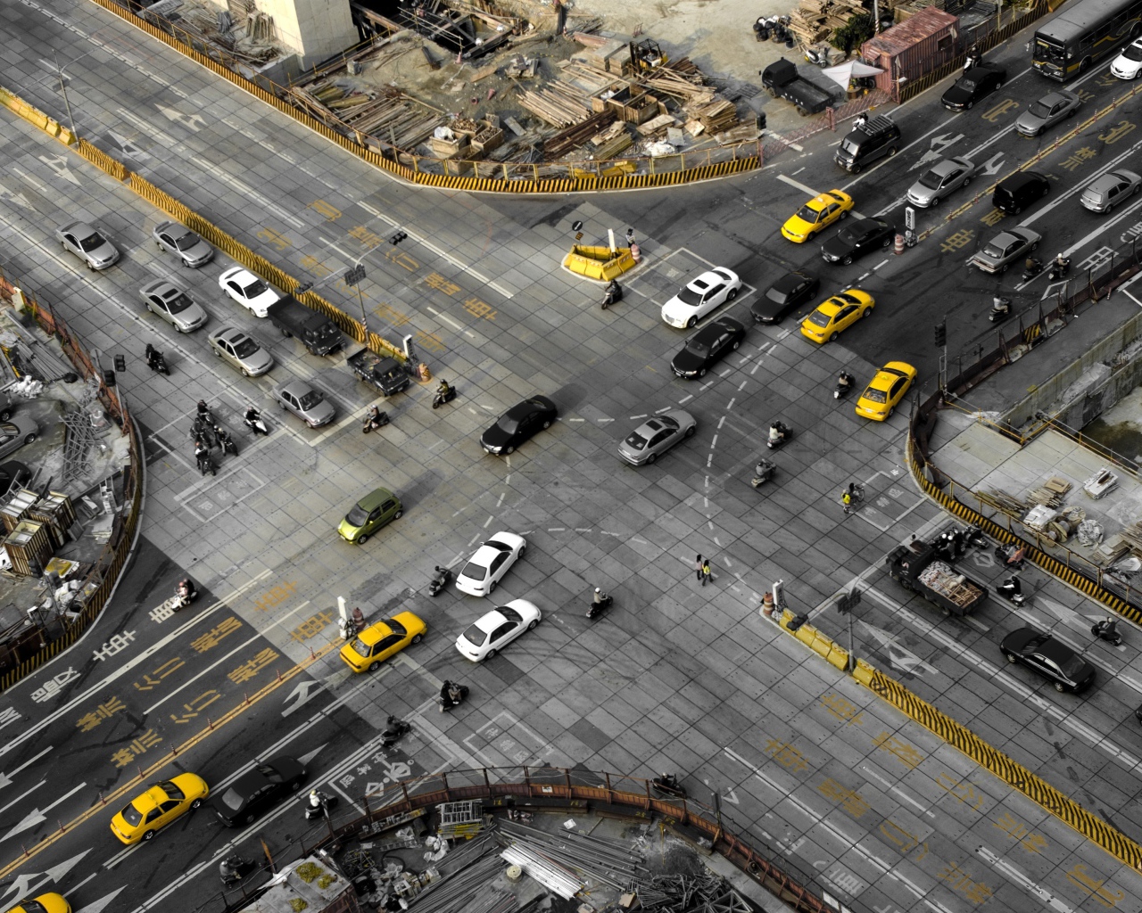 Такси на перекрестке в городе, Япония