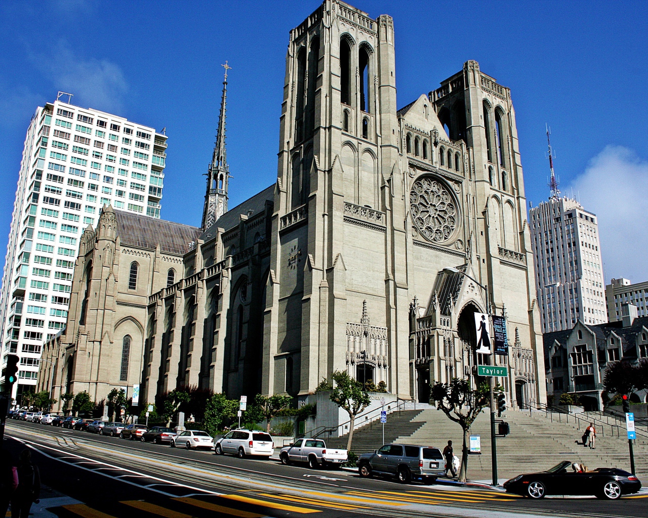 Католическая церковь на улице в Сан-Франциско