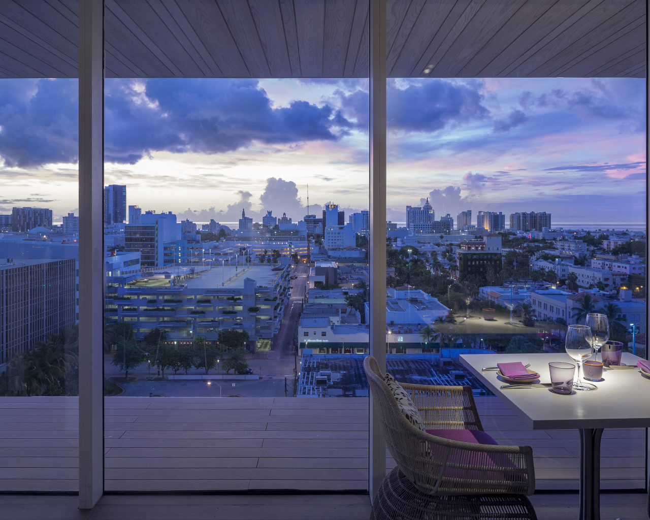 Город Майями из окна квартиры