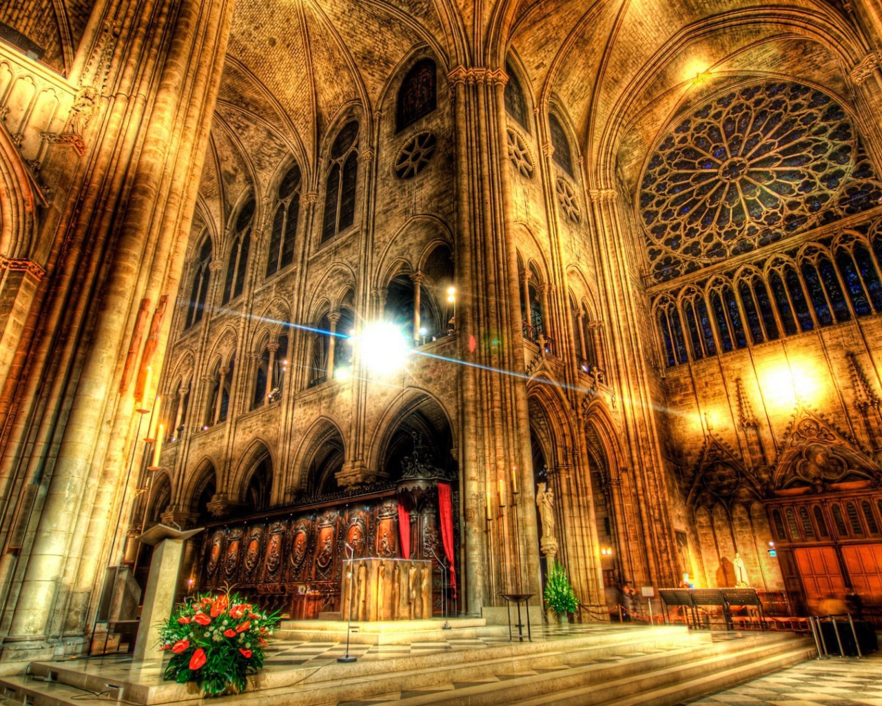 Интерьер католического храма, фото HDR