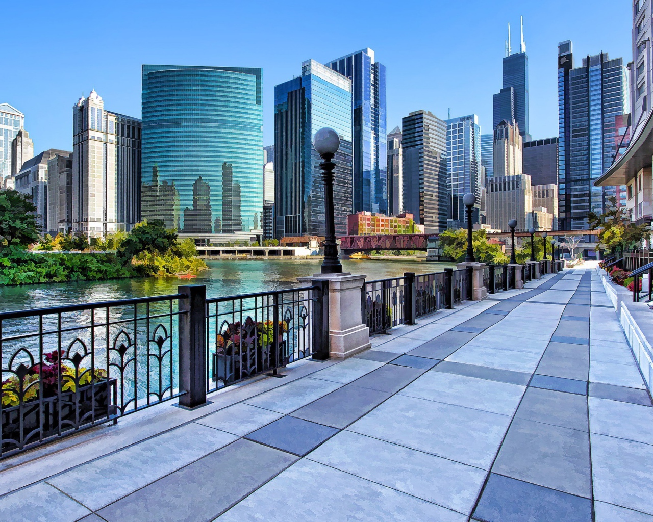 Пешеходная набережная в большом городе