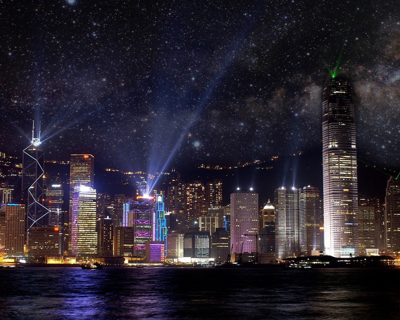 Звездное небо над большим городом